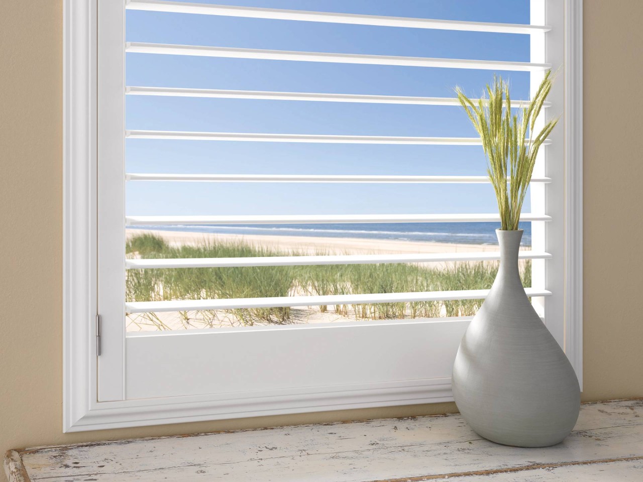 Hunter Douglas Palm Beach™ Polysatin™ Vinyl Shutters near Kailua-Kona, Hawaii (HI)