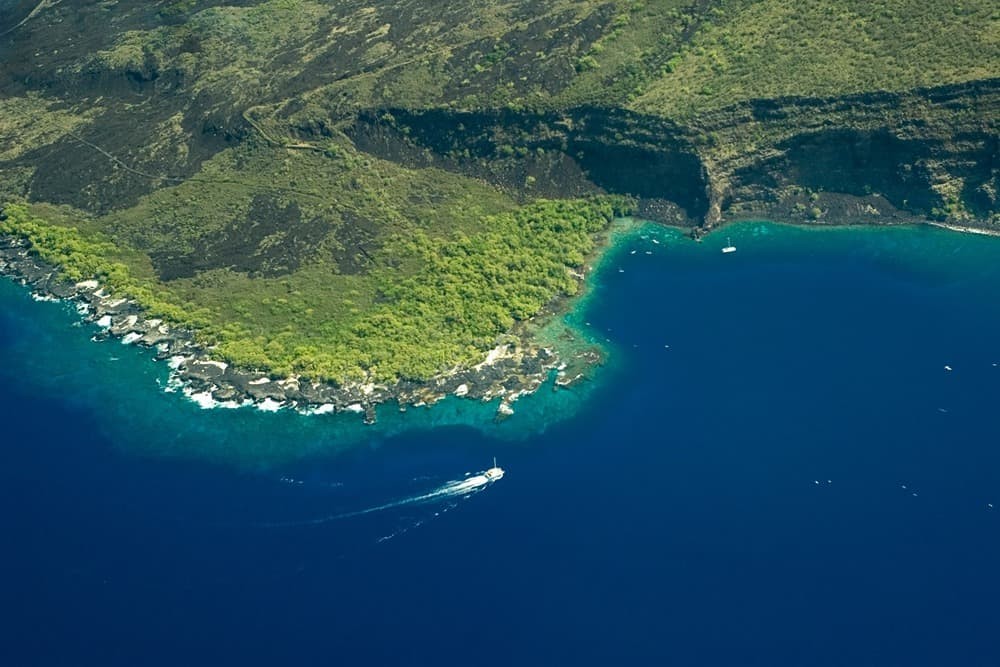 Hunter Douglas Custom Window Treatments, Roller Shades, Wood Shutters, Aluminum Blinds near Kaelakekua, Hawaii (HI)